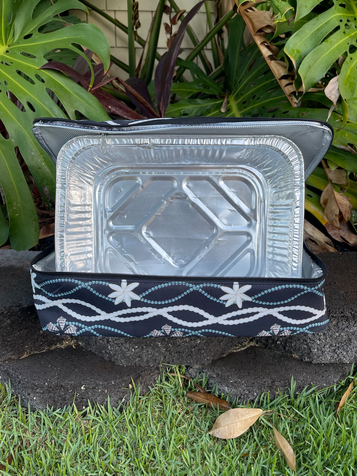 Shell /Pearls / Tiare Party Pan Carrier