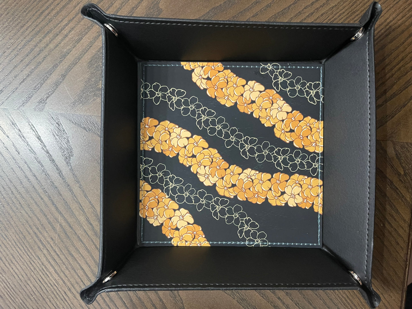 Puakenikeni multi lei Everything Tray