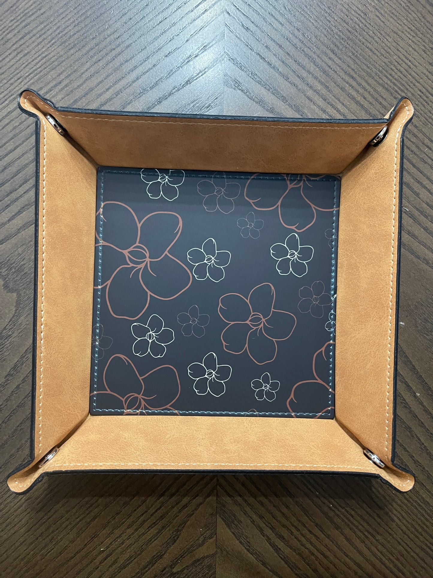 Black /Tan Puakenikeni Everything Tray