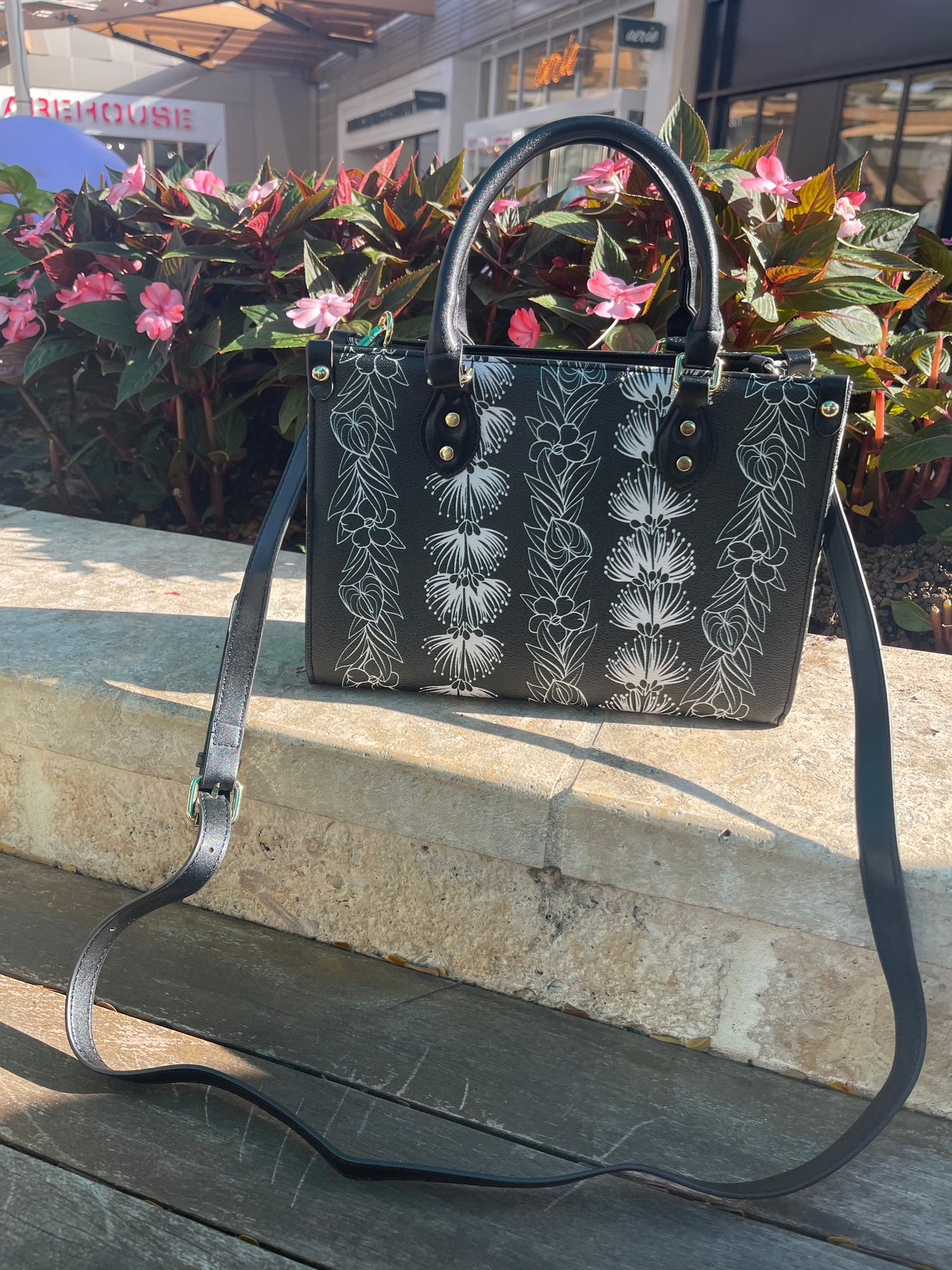 Outline Lei Handbag (Small)