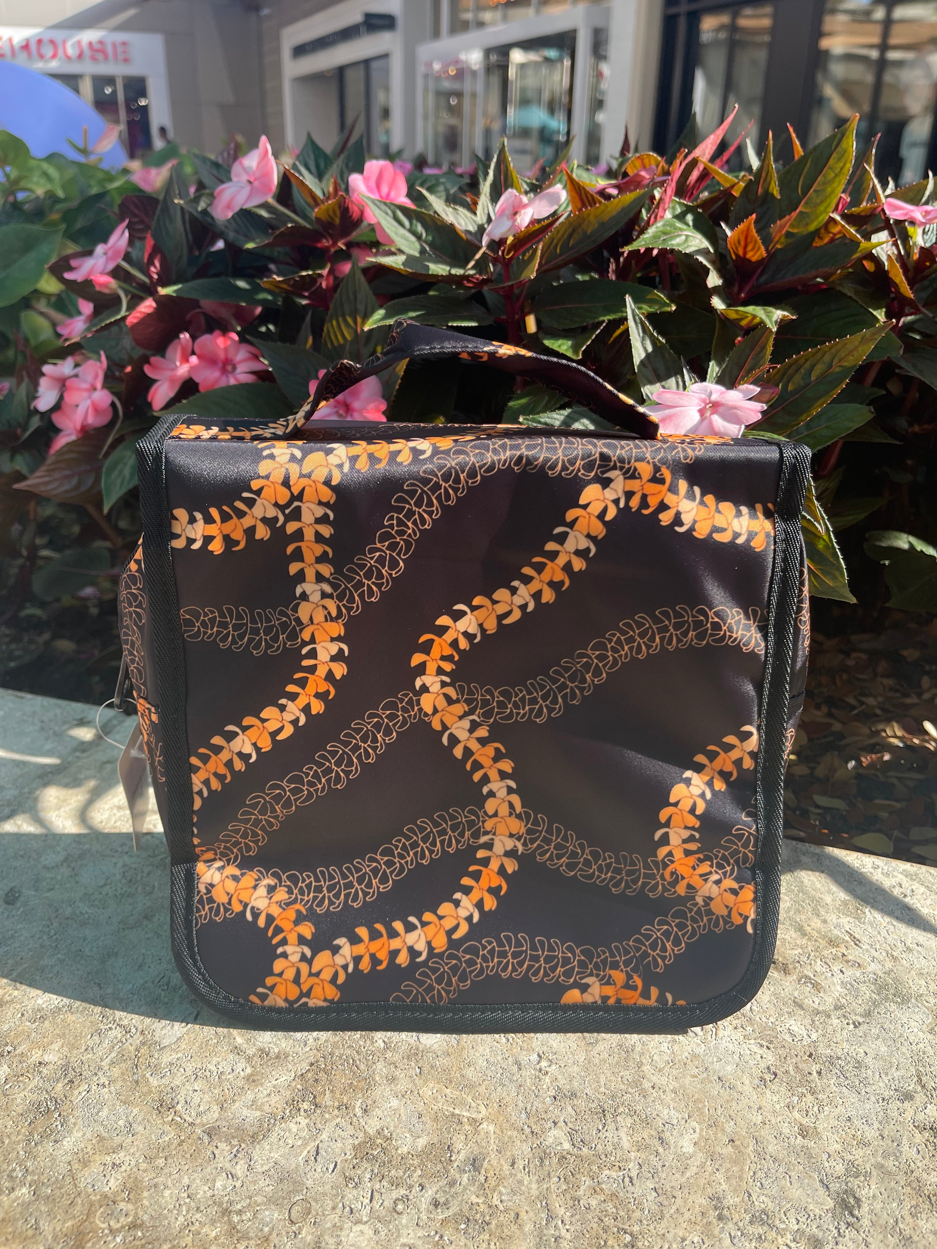 Puakenikeni Folding Hanging Organizer