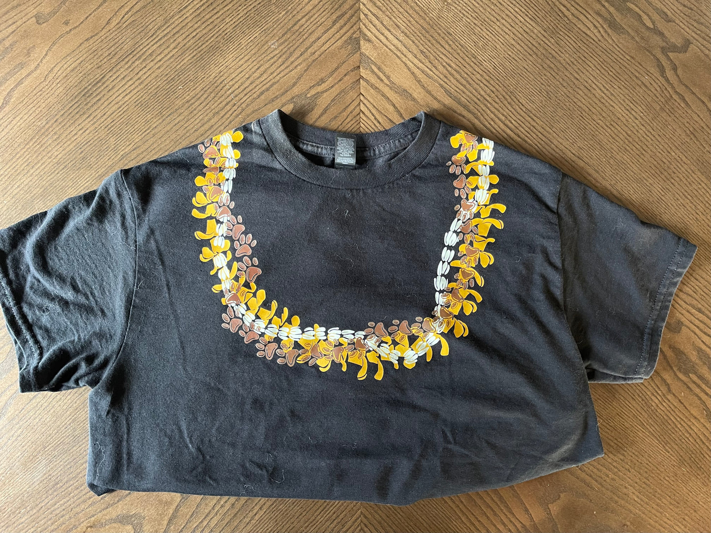 Paw Print Lei Regular T-shirt