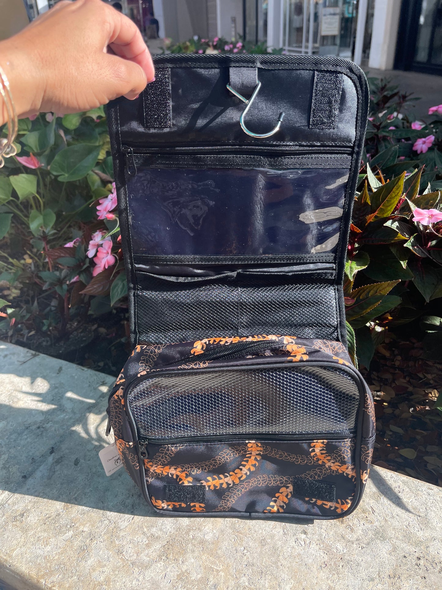 Puakenikeni Folding Hanging Organizer