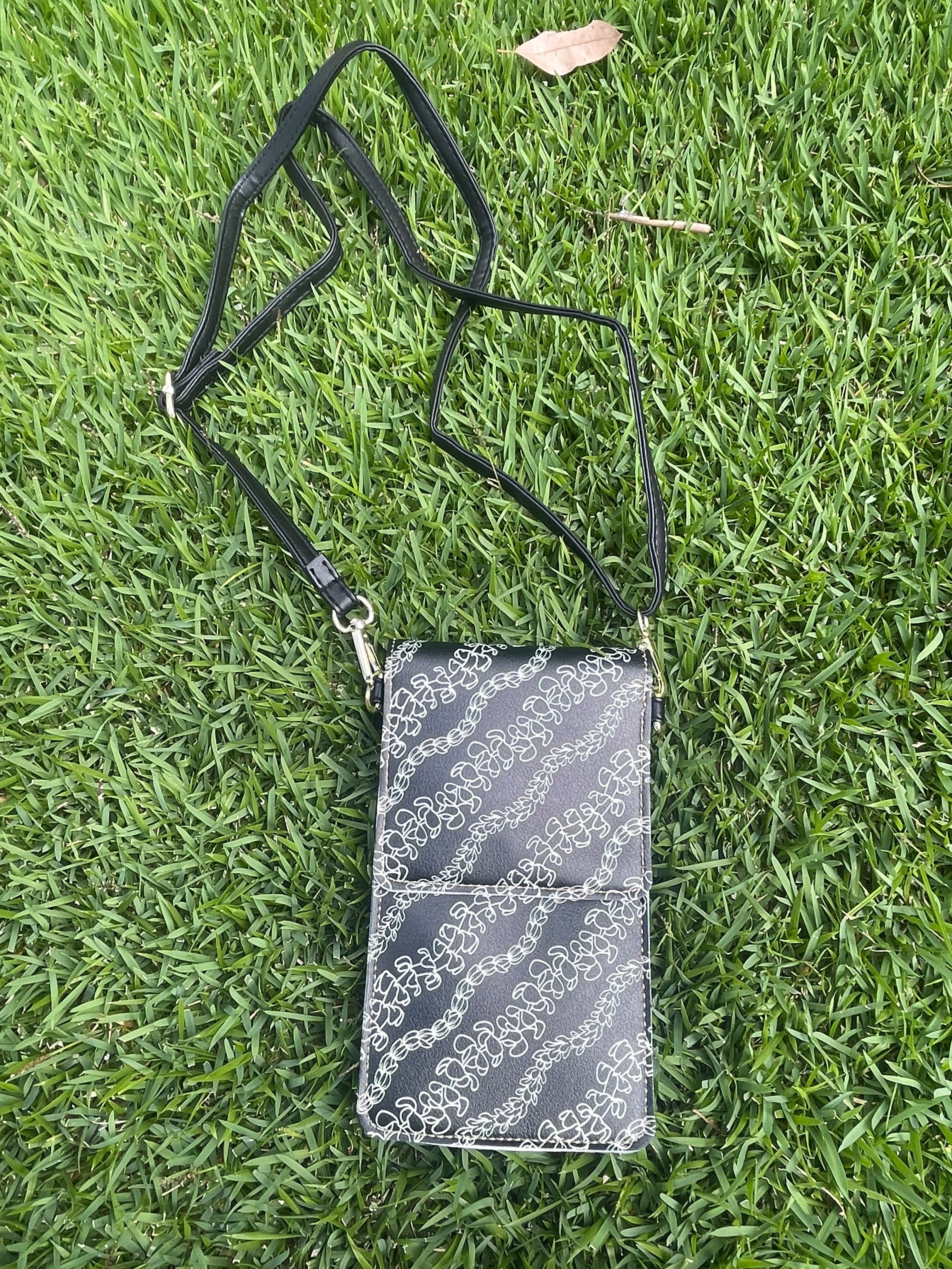 Lei Outline Phone Bag