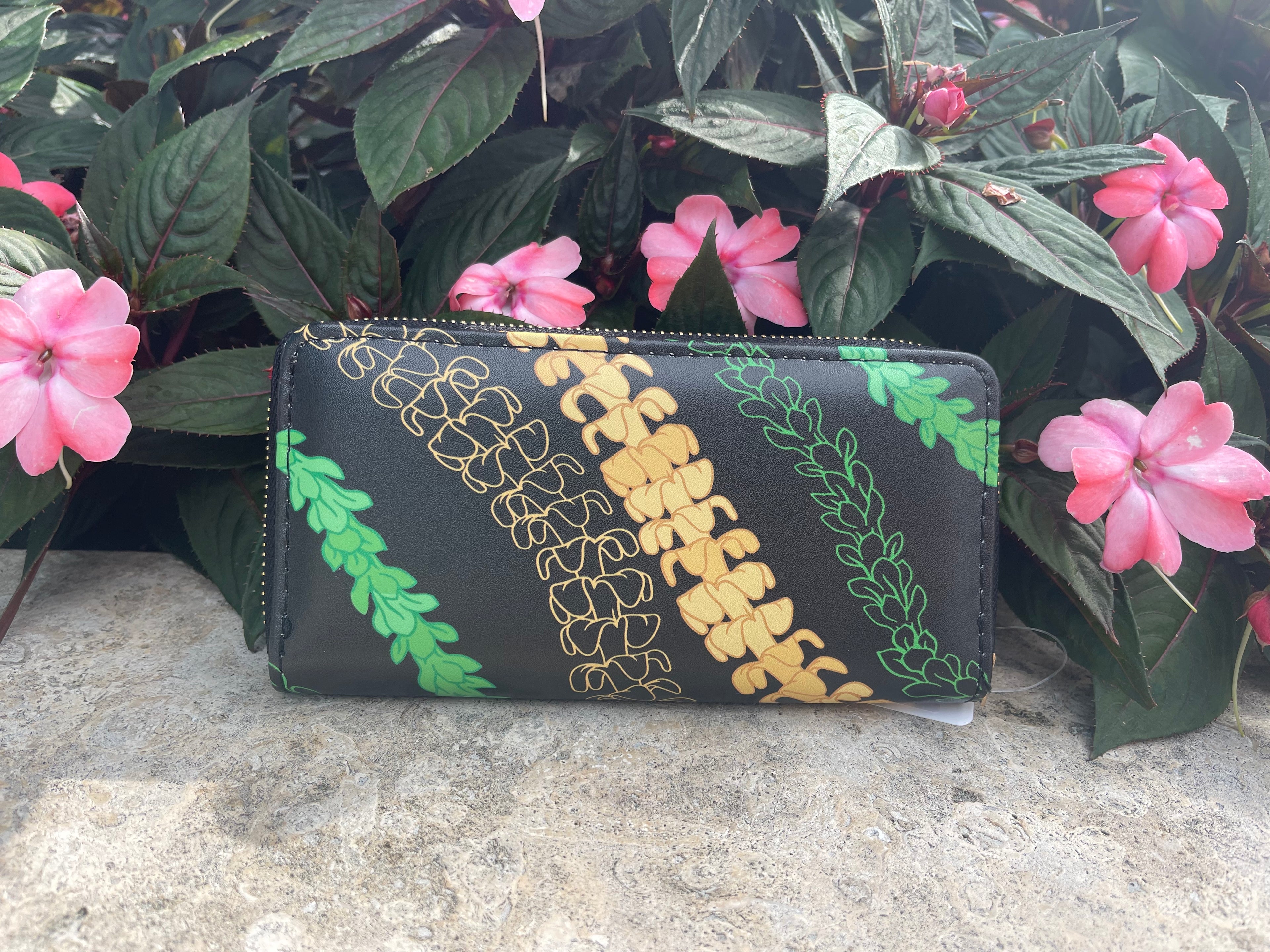 Puakenikeni and Pakalana Wallet