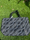 Outline Lei Large Zippered Tote