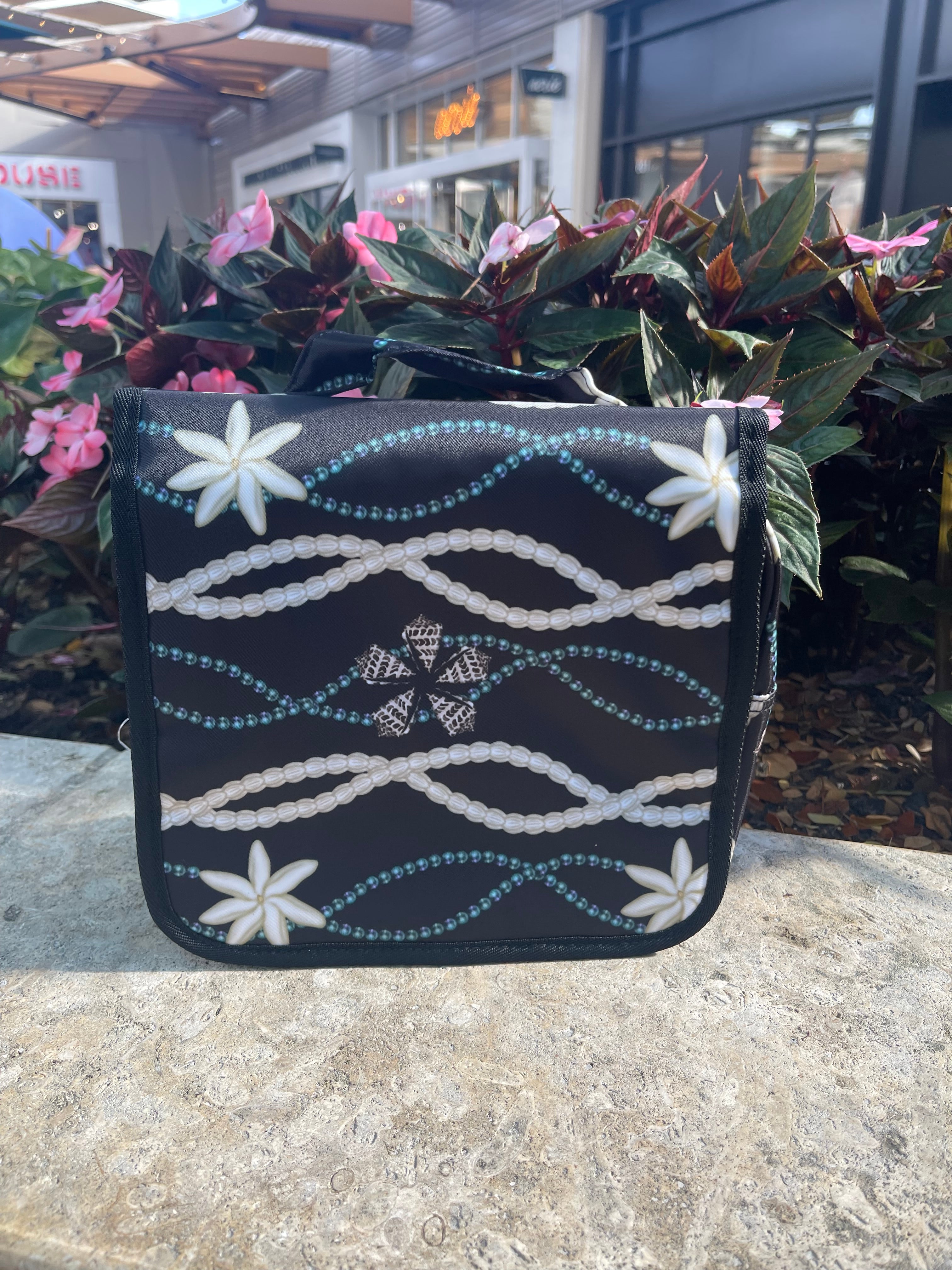 Shells/ Pearls Folding Hanging Organizer