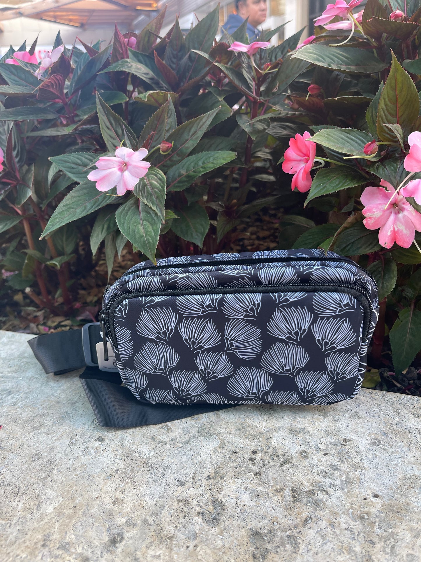 Lehua Black and white Fanny Pack
