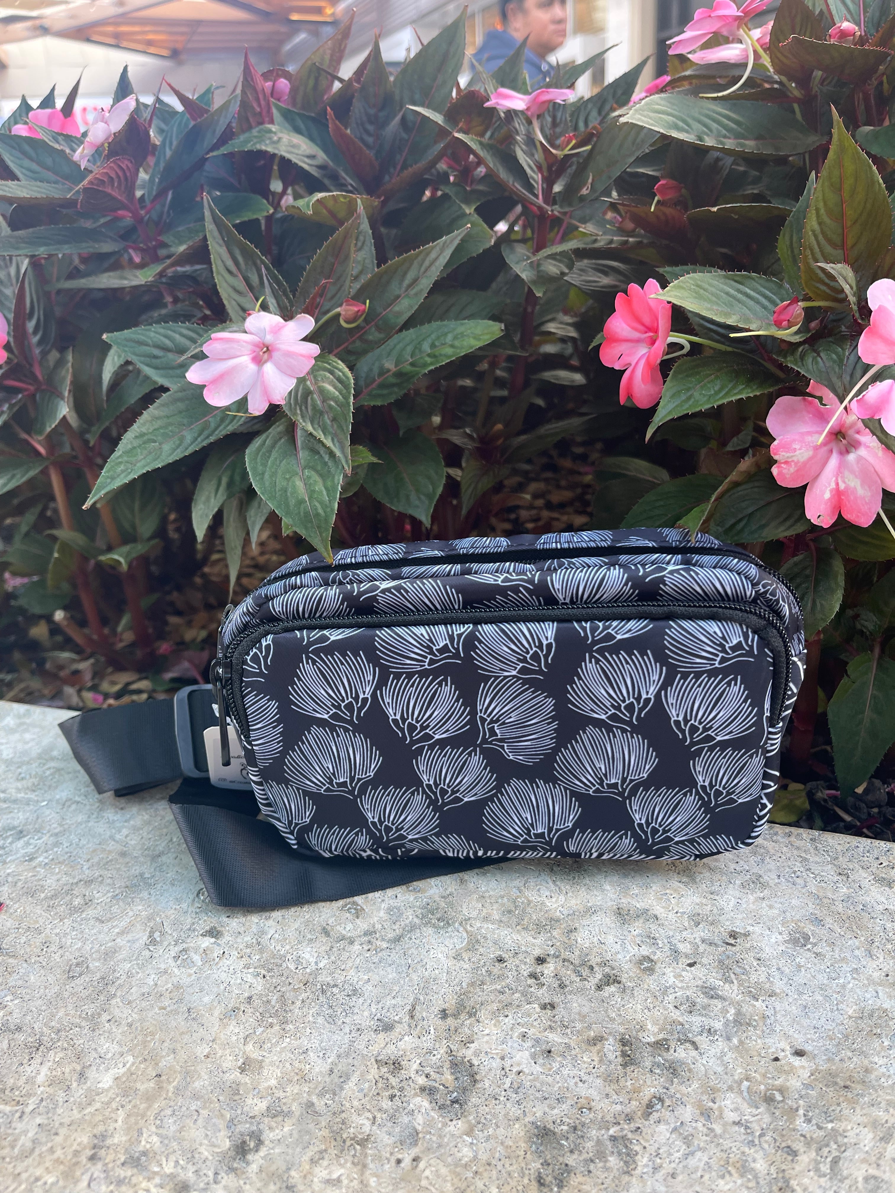 Lehua Black and white Fanny Pack