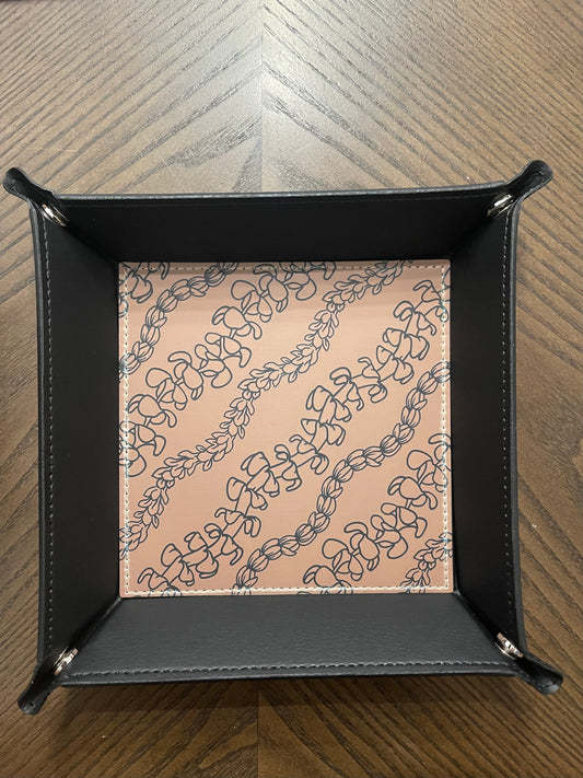 Mocha Lei Outline Everything Tray