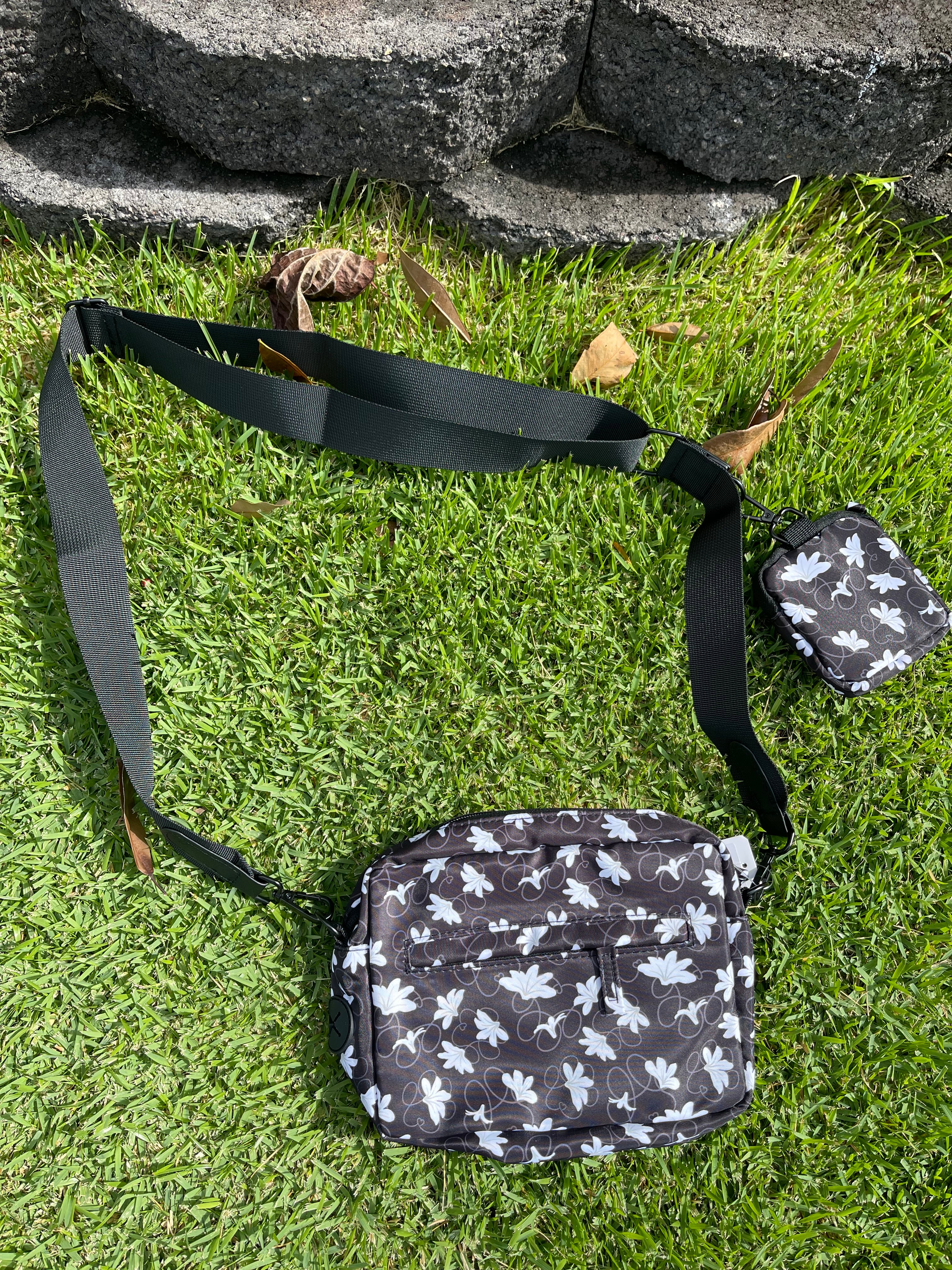 Naupaka Paw Print Dog Walking Bag