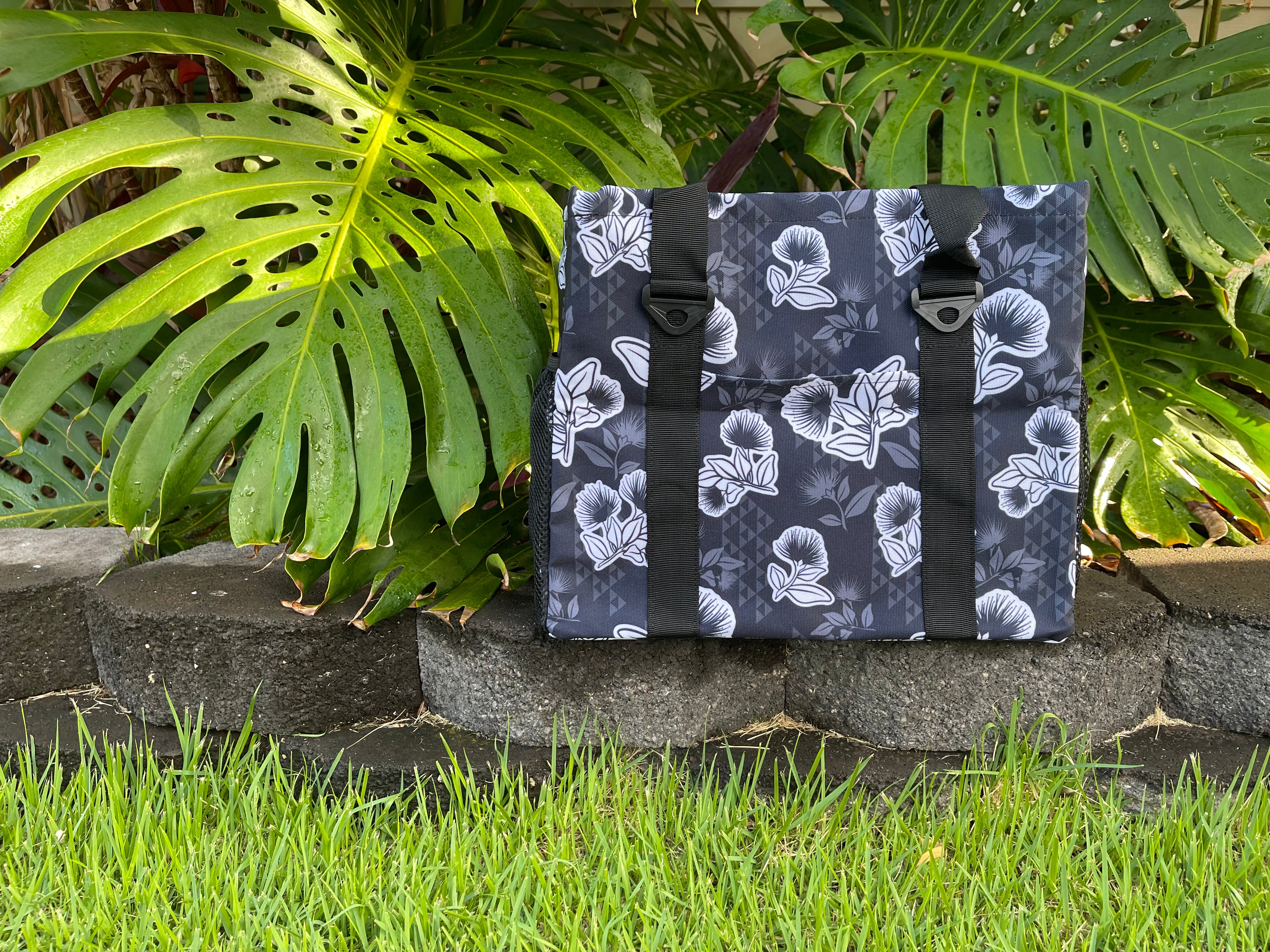 Black/White Lehua utility tote