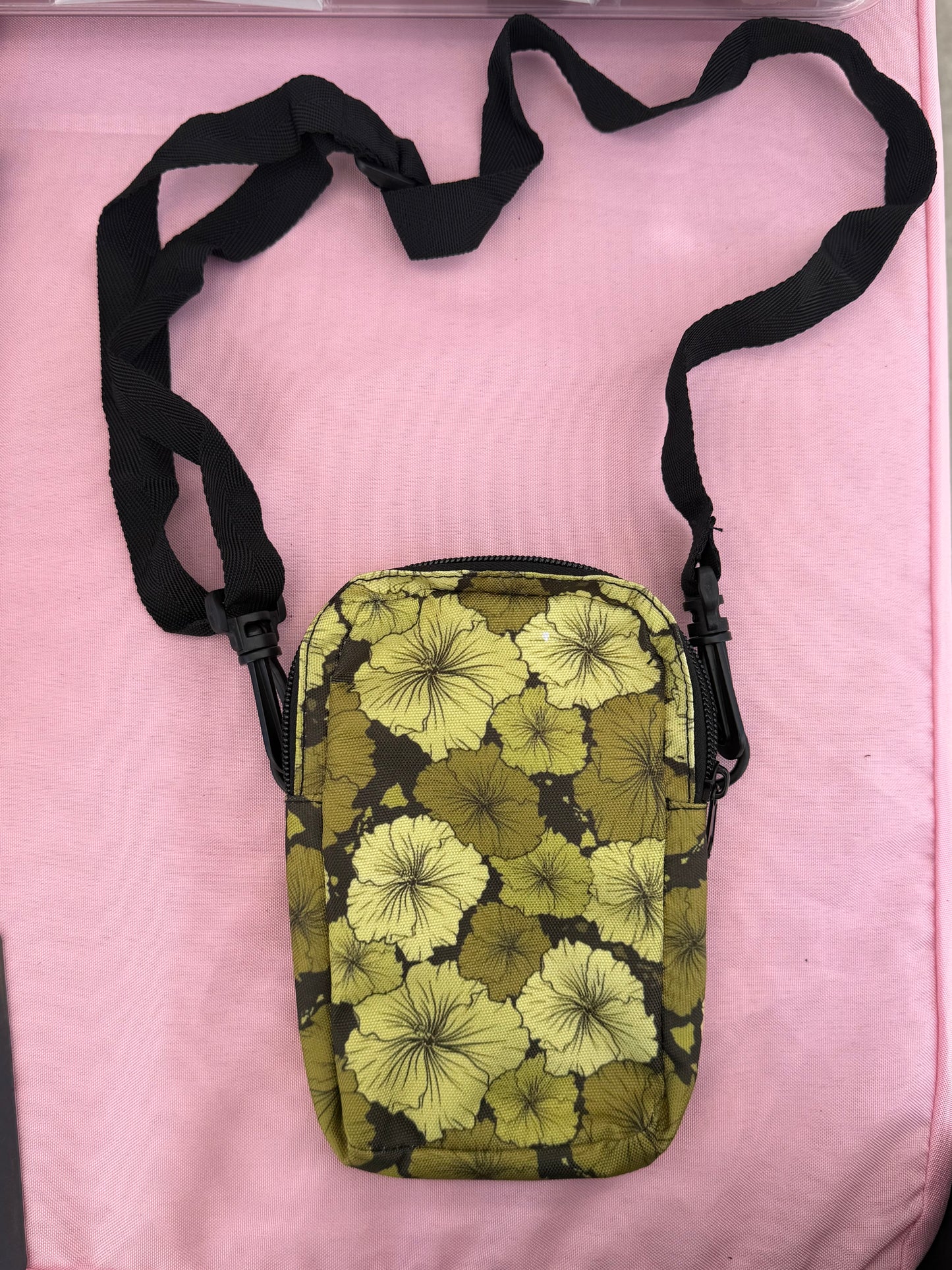 Green Hawiian Flower Phone Bag